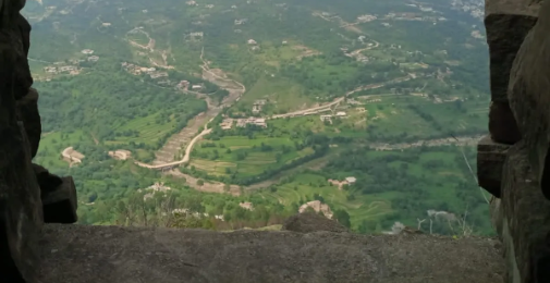 طبقاتی نظام اور ماحولیاتی تبدیلیوں کے اَثرات کا جائزہ