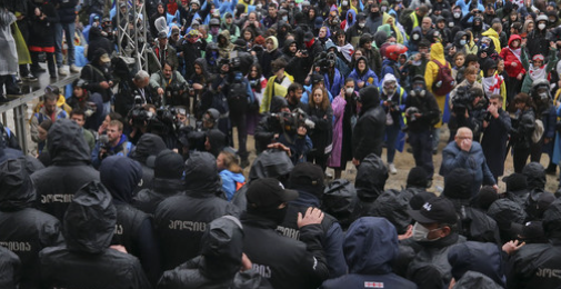 فرسودہ معاشرے کے خاص لوگ